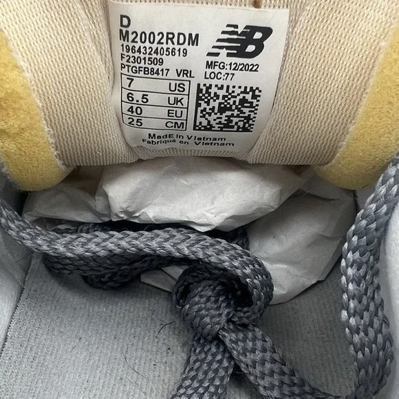 New Balance 2002R Gray Suede Y2K Runners - Men's Size 7 Women's Size 8.5 USED - Picture 8 of 8